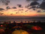 pantai-seminyak-di-seminyak-bali-untuk-liburan-akhir-pekan.jpg