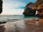 pantai-suluban-uluwatu.jpg