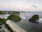 pantai-teluk-asmara-malang.jpg