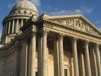 pantheon-bangunan-yang-dikonstruksikan-pada-tahun-27-sm-yang-berdiri-di-pusat-kota-roma-italia.jpg