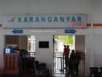 papan-petunjuk-nama-stasiun-karanganyar_20180420_180652.jpg