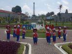 para-minius-menghibur-pengunjung-taman-minimania.jpg
