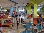 para-pedagang-di-depok-town-square-sudah-membereskan-dagangannya.jpg