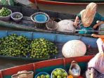 pasar-terapung-lok-baintan-desa-sungai-pinang_20170502_134937.jpg