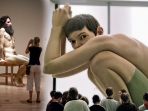 patung-hyper-realistis-karya-ron-mueck_20180604_151336.jpg