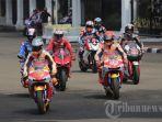 pebalap-motogp-bersiap-mengikuti-acara-parade-motor-yang-dilepas-presiden-joko-widodo.jpg