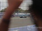 pebalap-saat-uji-coba-lintasan-menjelang-formula-e-di-jakarta-international-e-prix-circuit-jiec.jpg