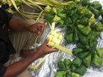 pedagang-kulit-ketupat_20170626_144415.jpg