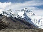 pegunungan-himalaya-di-kawasan-tibet.jpg