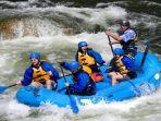 pekerjaan-menyenangkan-dengan-bayaran-besar-pemandu-rafting.jpg