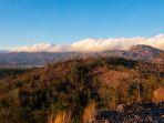pemandangan-dari-gunung-pegat-sukoharjo-berupa-barisan-perbukitan-di-sisi-selatan.jpg