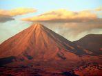 pemandangan-licancabur-gurun-atacama-chili.jpg