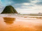 pemandangan-pantai-pulau-merah-di-banyuwangi.jpg