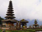 pemandangan-pura-ulun-danu-beratan-bedugul-di-bali.jpg