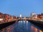 pemandangan-sungai-liffey-di-dublin-irlandia.jpg