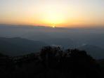 pemandangan-sunrise-di-tiger-hill-india-timur.jpg