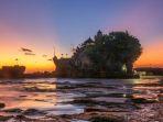 pemandangan-sunset-di-tanah-lot-bali.jpg