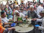 pembagian-bubur-samin-solo.jpg