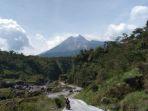penampakan-gunung-merapi-saat-dilihat-dari-kali-woro-desa-sidorejo-kemalang-klaten-jawa-tengah.jpg