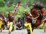 penari-jathilan-tarian-tertua-di-tanah-jawa-yang-identik-dengan-unsur-magis.jpg