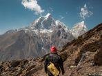 pendaki-hendak-mendaki-gunung-everest.jpg