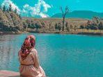 pengunjung-berfoto-di-telaga-saat.jpg