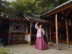 pengunjung-berfoto-di-tema-korea-selatan-the-great-asia-africa.jpg
