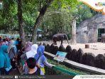 pengunjung-bertemu-satwa-di-kebun-binatang-ragunan-jakarta.jpg