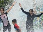 pengunjung-di-transera-waterpark-bekasi.jpg