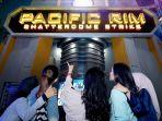 pengunjung-mencoba-wahana-pacific-rim-di-trans-studio-cibubur.jpg