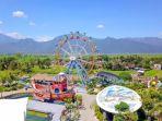 pengunjung-nyobain-berbagai-wahana-di-saloka-theme-park.jpg
