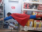 pengunjung-walmart_20171122_191512.jpg