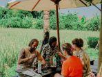 pengunjung-yang-bersantap-siang-di-pengunjung-di-rumka-bali-satu-restoran-baru-di-bali.jpg