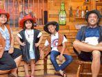 pengunjung-yang-mencoba-atraksi-dari-de-mata-trick-eye-jogja.jpg