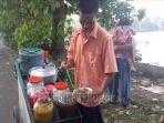penjual-es-sumsum-di-tepi-jalan-situ-cikaret.jpg