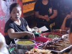 penjual-gudeg-mercon-bu-tinah-melayani-pembeli-yang-mengantri.jpg