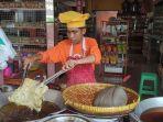penjual-memasak-mendoan-jumbo-di-sawangan-purwokerto-kabupaten-banyumas.jpg