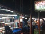 penjual-nasi-kapau-di-bilangan-jalan-kramat-raya-jakarta-pusat.jpg