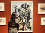 penonton-pameran-karya-pablo-picasso.jpg