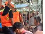 penumpang-merokok-di-dalam-krl.jpg