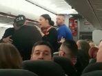 penumpang-yang-bertengkar-di-dalam-pesawat-easyjet.jpg