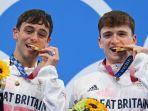peraih-medali-emas-peraih-medali-emas-thomas-daley-kiri-dari-inggris-dan-matty-lee.jpg