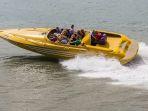 perjalanan-mencari-lumba-lumba-dengan-naik-speedboat.jpg