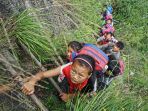 perjuangan-anak-anak-yang-pergi-ke-sekolah_20180515_155538.jpg