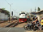 perlintasan-kereta-api-rel-kereta-api.jpg