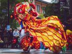 pertunjukan-barongsai-satu-tradisi-imlek-yang-dipercaya-bisa-bawa-keberuntungan.jpg