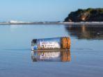 pesan-dalam-botol-yang-ditemukan-di-middle-island-warrnambool-australia.jpg