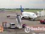 pesawat-di-bandara-juanda-surabaya-yang-dipadati-penumpang-saat-long-weekend.jpg