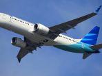 pesawat-garuda-indonesia-yang-sedang-mengudara-tampak-dari-samping.jpg