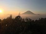 pesona-sunrise-di-dataran-tinggi-dieng-banjarnegara-jawa-tengah.jpg